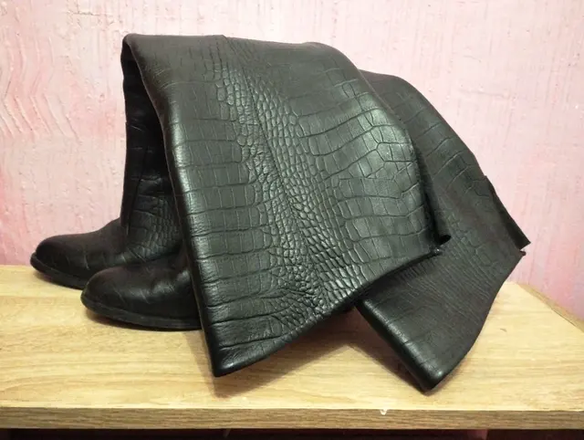 Symbolbild: Paar Lederstiefel