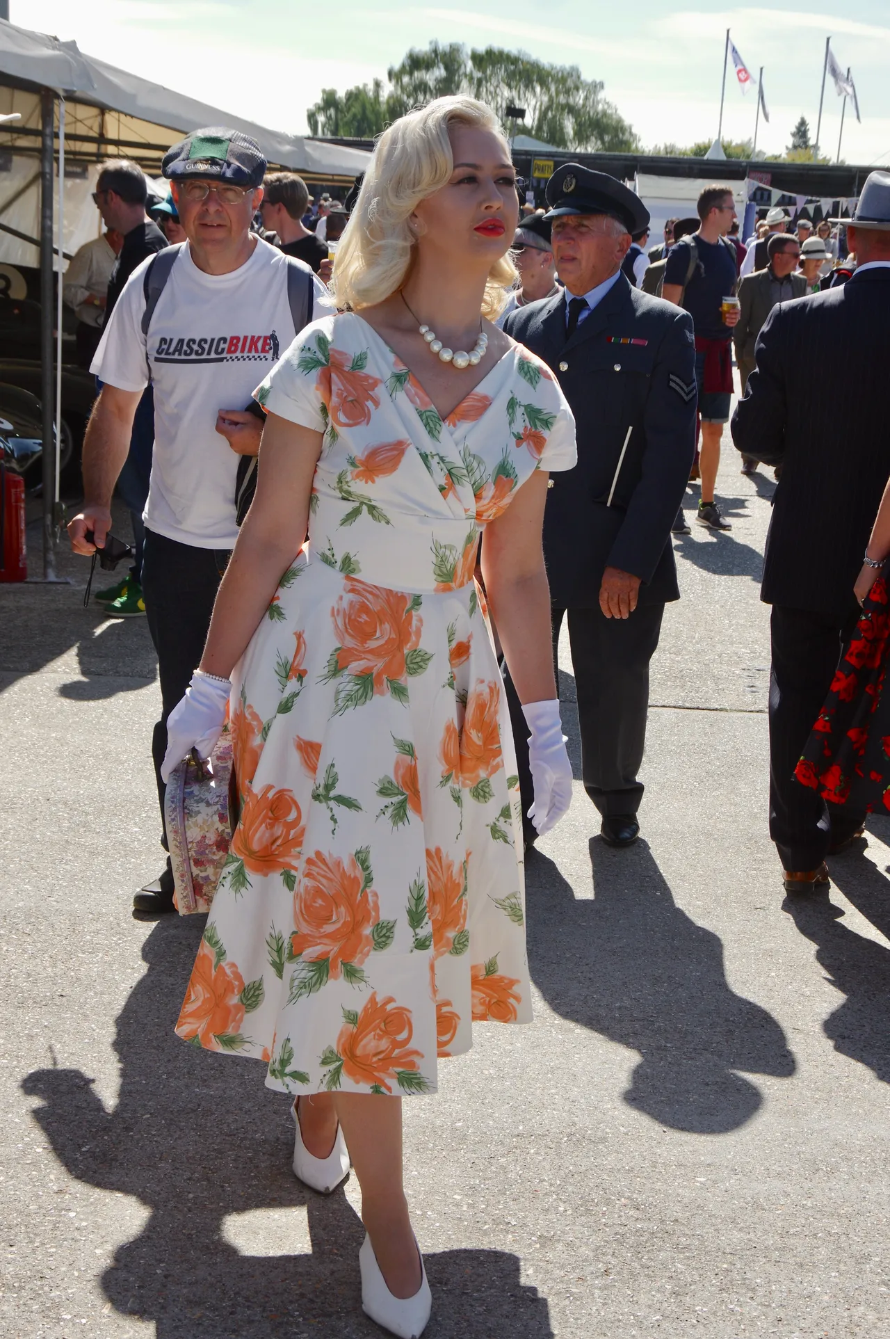 Symbolbild: Blumenkleid im Vintage-Stil
